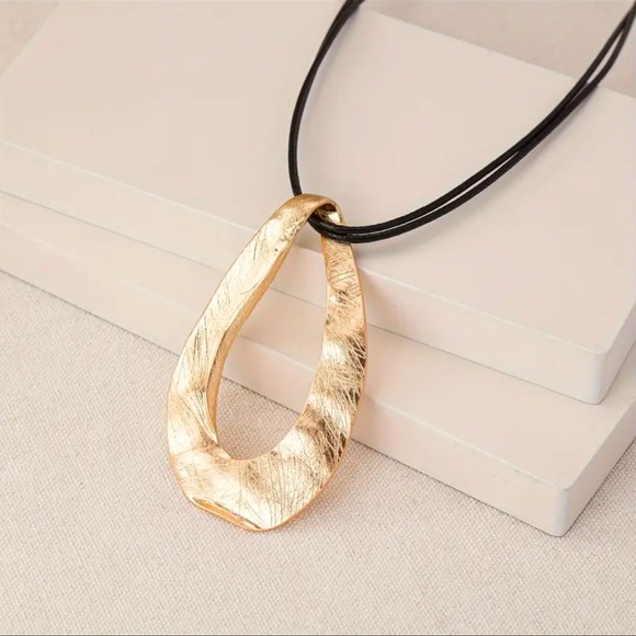 New Gold Vintage Pendant Charm Statement Cord Necklace NWT - Picture 5 of 6